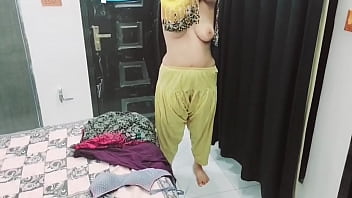 Vidéos femmes matures qui portent des vêtements sexy révélateurs en public